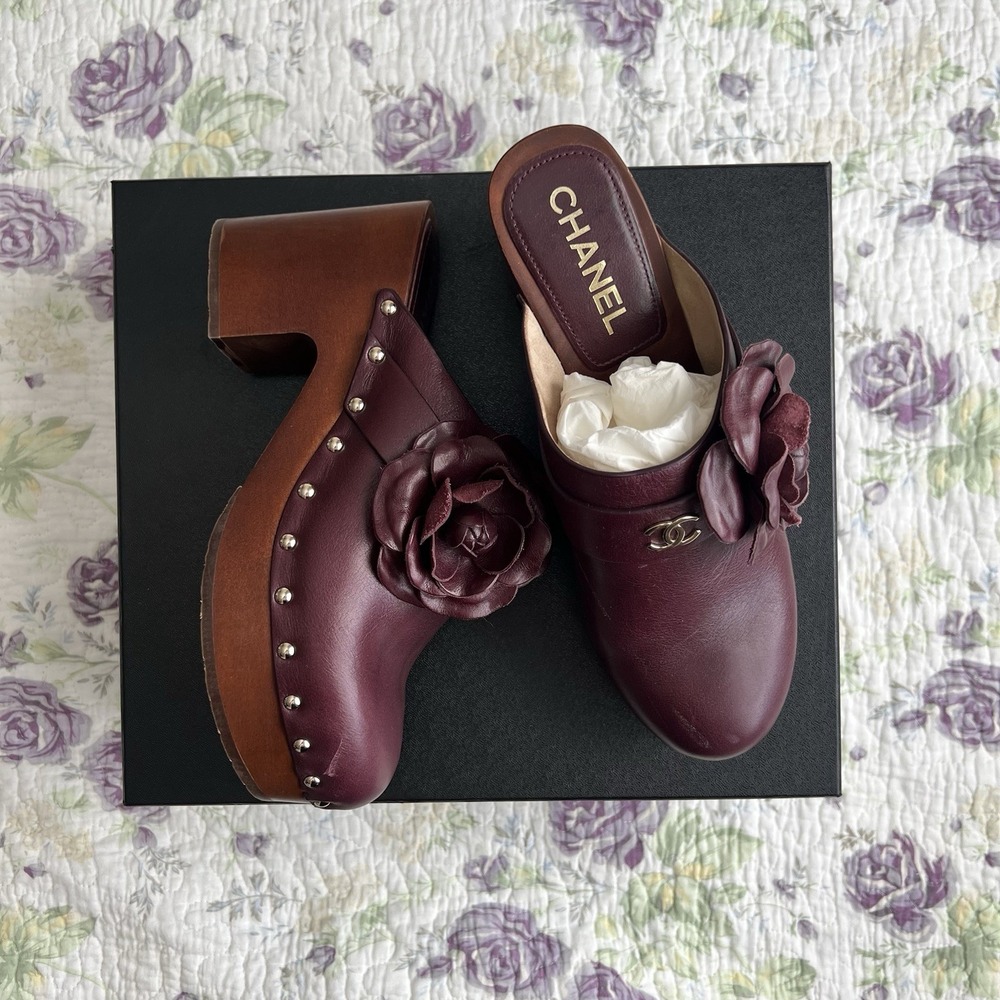 Chanel Burgundy Leather Camellia Flower Studded Platform Clogs 2023 IT 40 - Picture 13 of 16